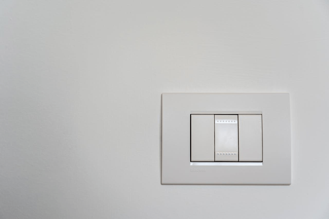 What Kind of Light Switch Do I Need for a Ceiling Fan? - Dazuma