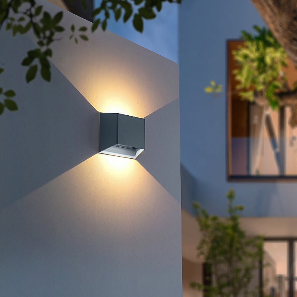 Modern Minimalist Waterproof LED Wall Light for Outdoor Villa Courtyard Garden