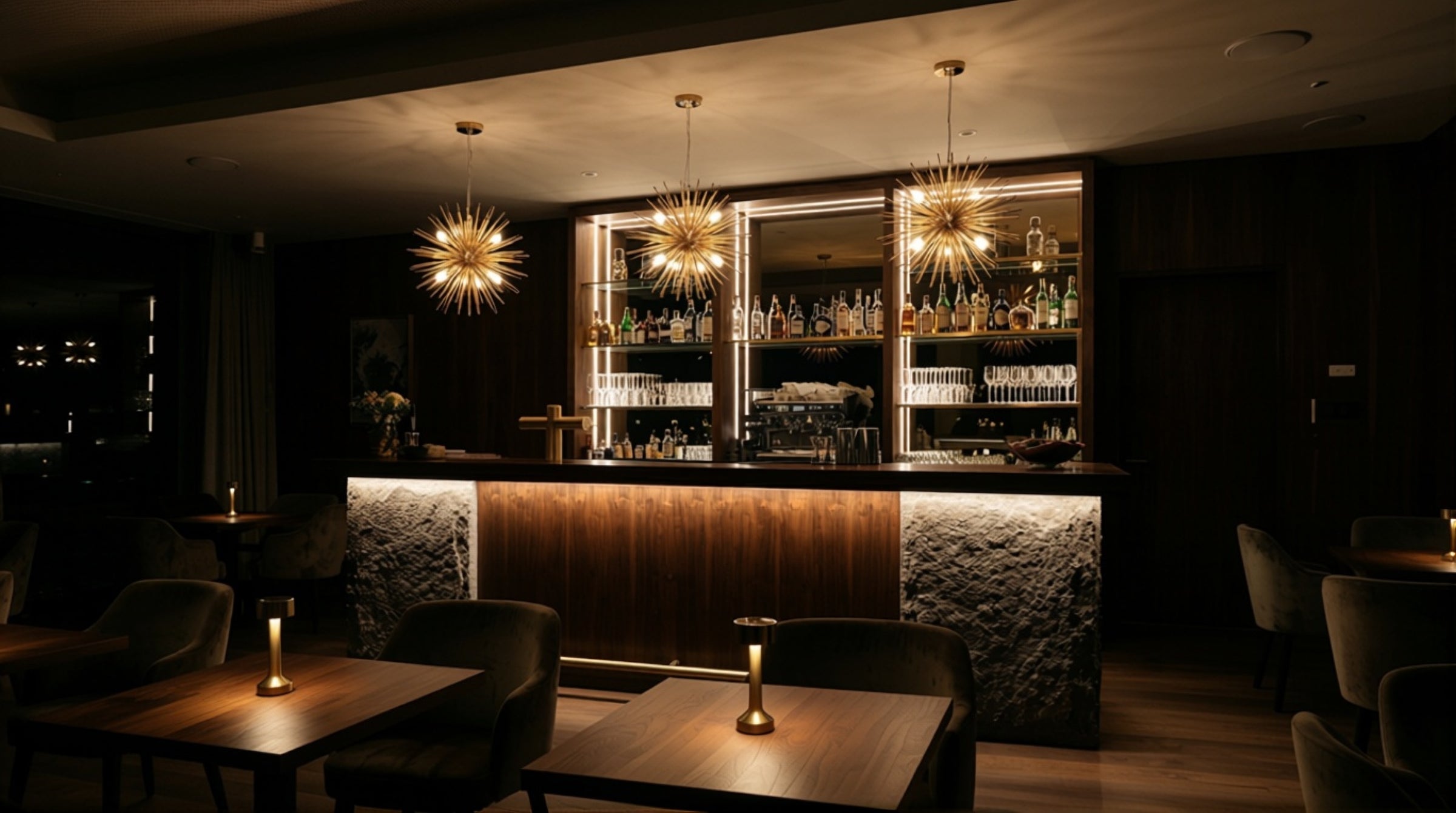 LOUNGE BAR