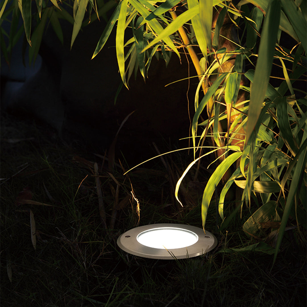 High-performance LED landscape spotlight with multiple lens configuration and weather-resistant design