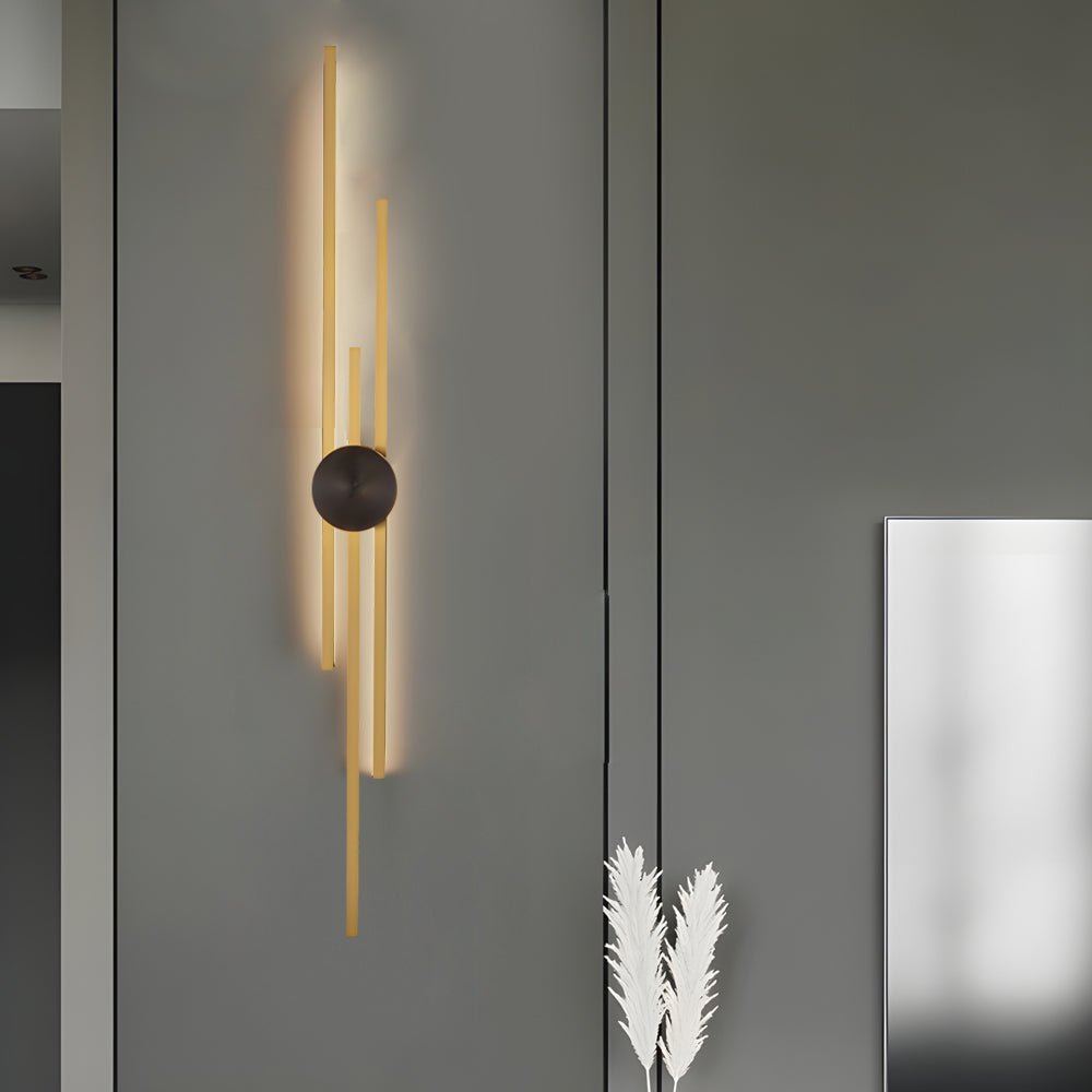 Contemporary linear wall sconce featuring modern gold and black elements, creating a refined atmosphere in any modern setting.