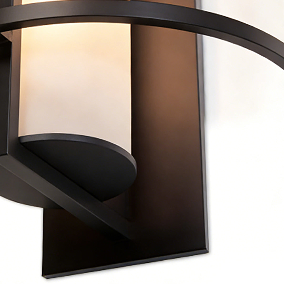 Modern curved outdoor wall mounted lighting featuring sleek black frame and warm ambient light for outdoor spaces.