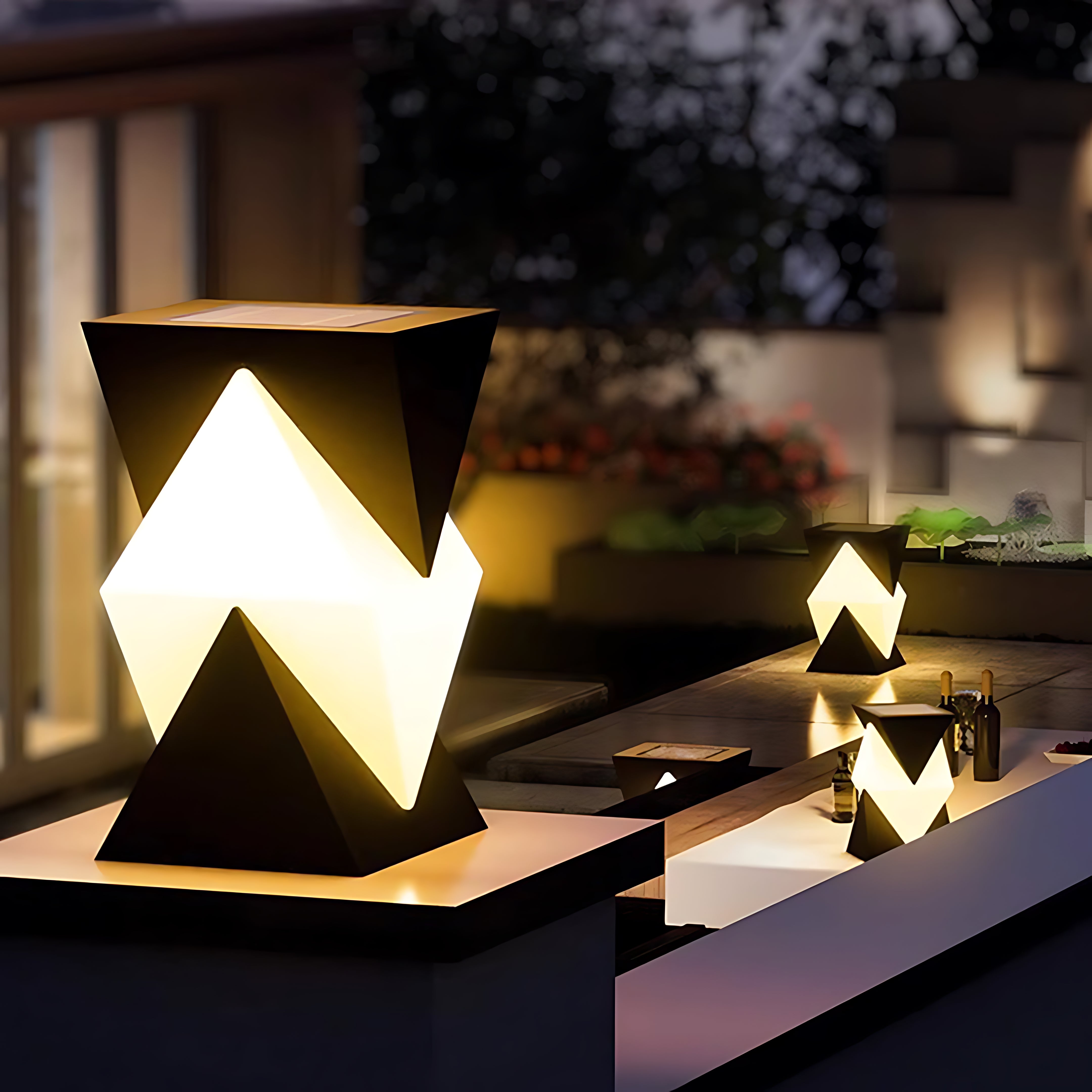 Elegant arrow-shaped pillar light featuring special pillar design and directional illumination