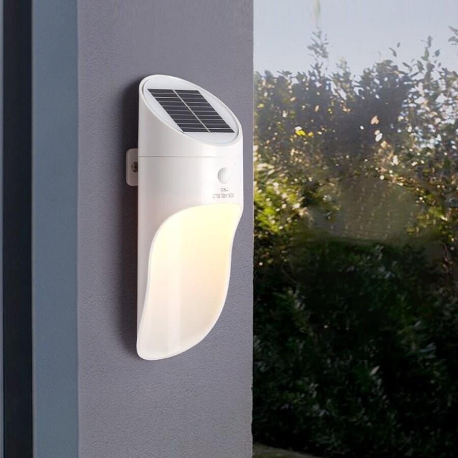 European Style Outdoor Solar LED Wall Lamp Eco - friendly Garden Lighting
