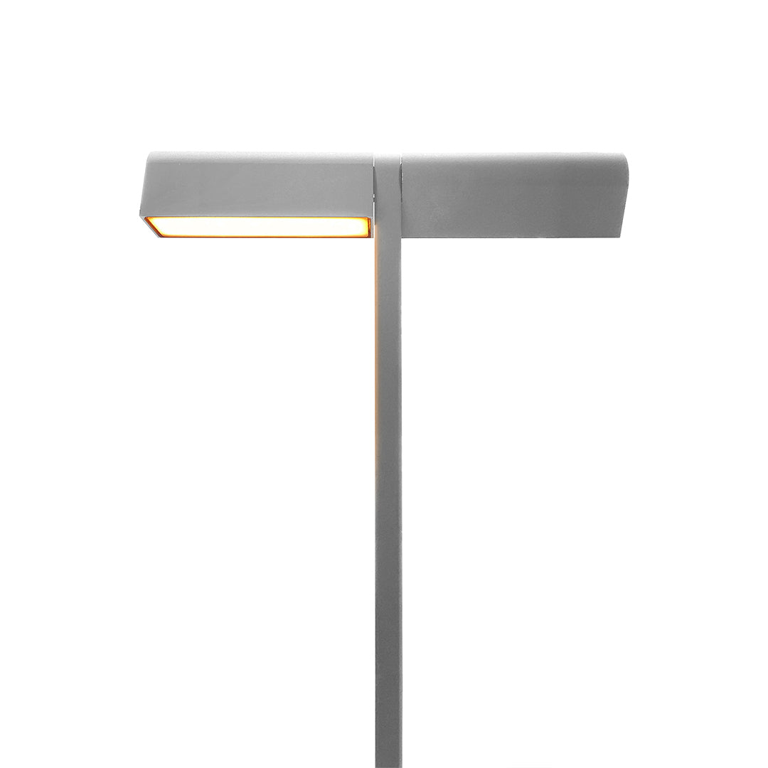 Contemporary horizontal-head garden stake light in matte finish, designed for clean architectural led pathway lighting.