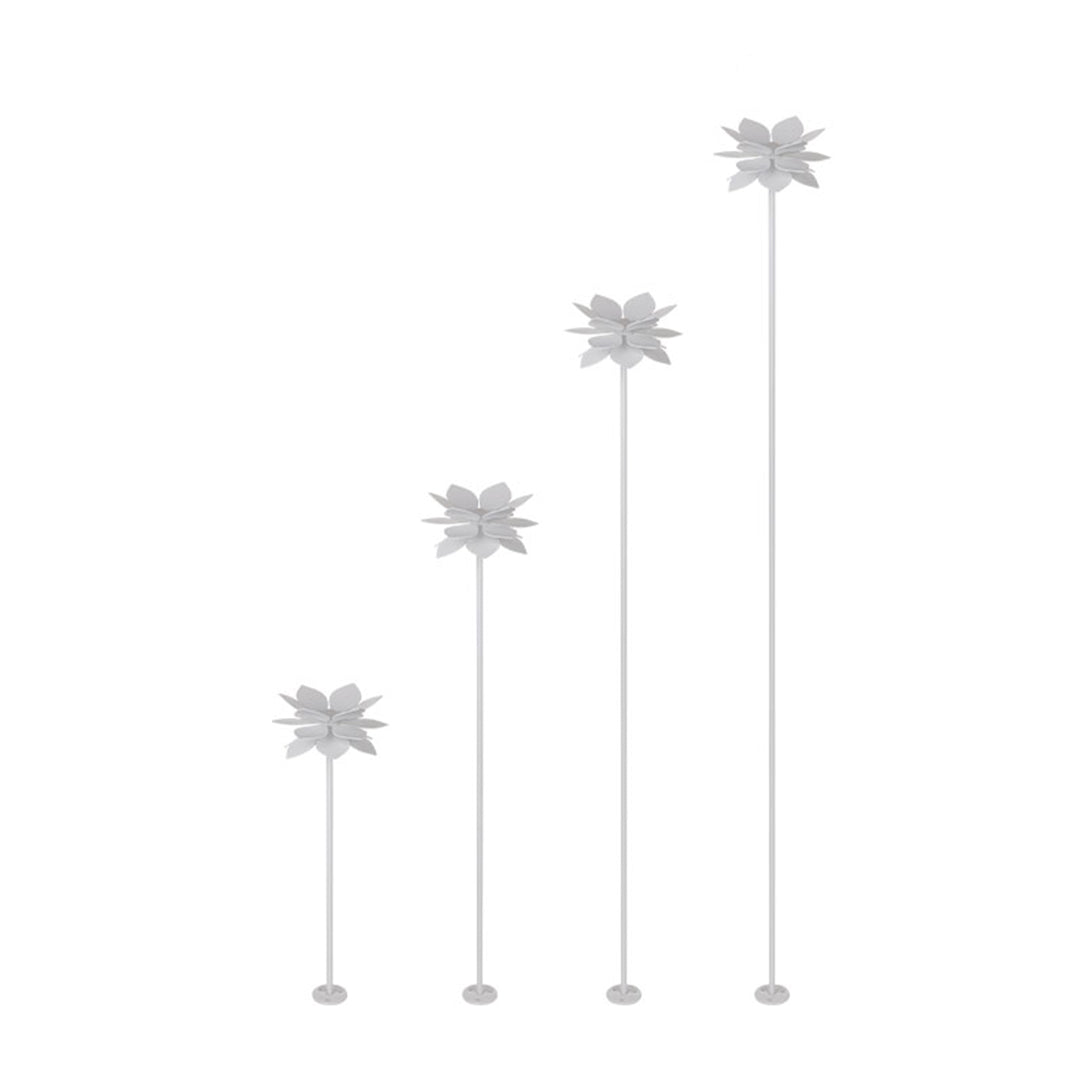 Illuminate your garden with these outdoor white LED flower lamps, featuring waterproof design and elegant landscape lighting perfect for pathways, yards, and decorative spaces.