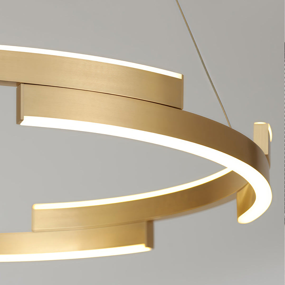 Ring chandelier brass in gold, close-up of the ring details.