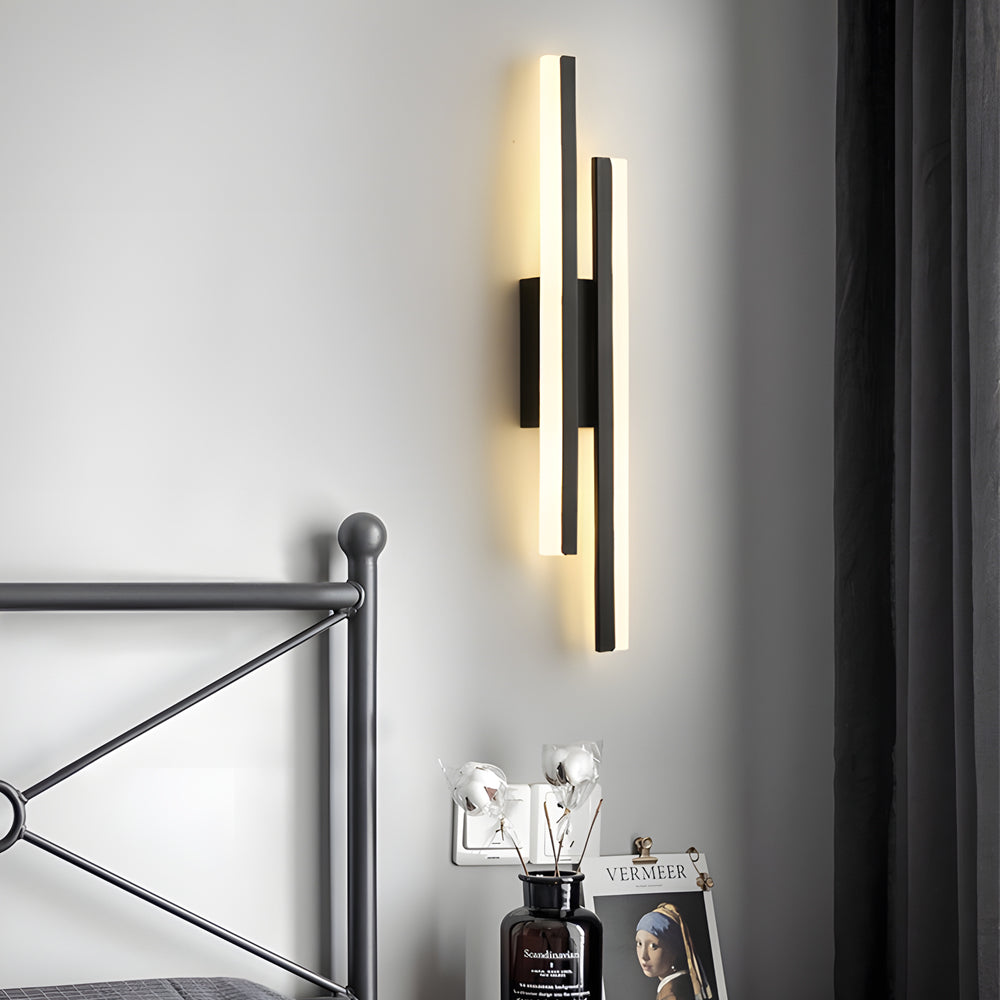 Stylish and modern side vanity light for bathroom, featuring a sleek design with a touch of elegance in black.
