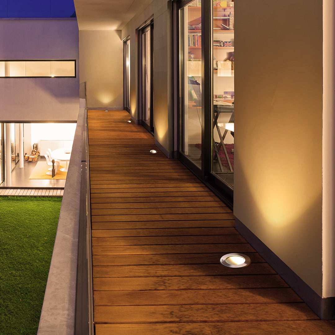 Technical specification drawing showing installation details and beam angle measurements for outdoor spotlights