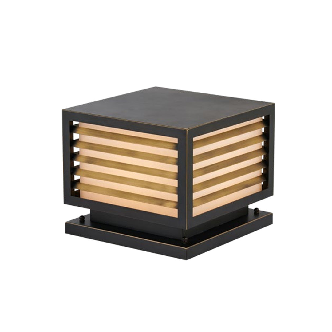 Square lights for pillar with warm illumination, perfect for contemporary outdoor columns and fences.