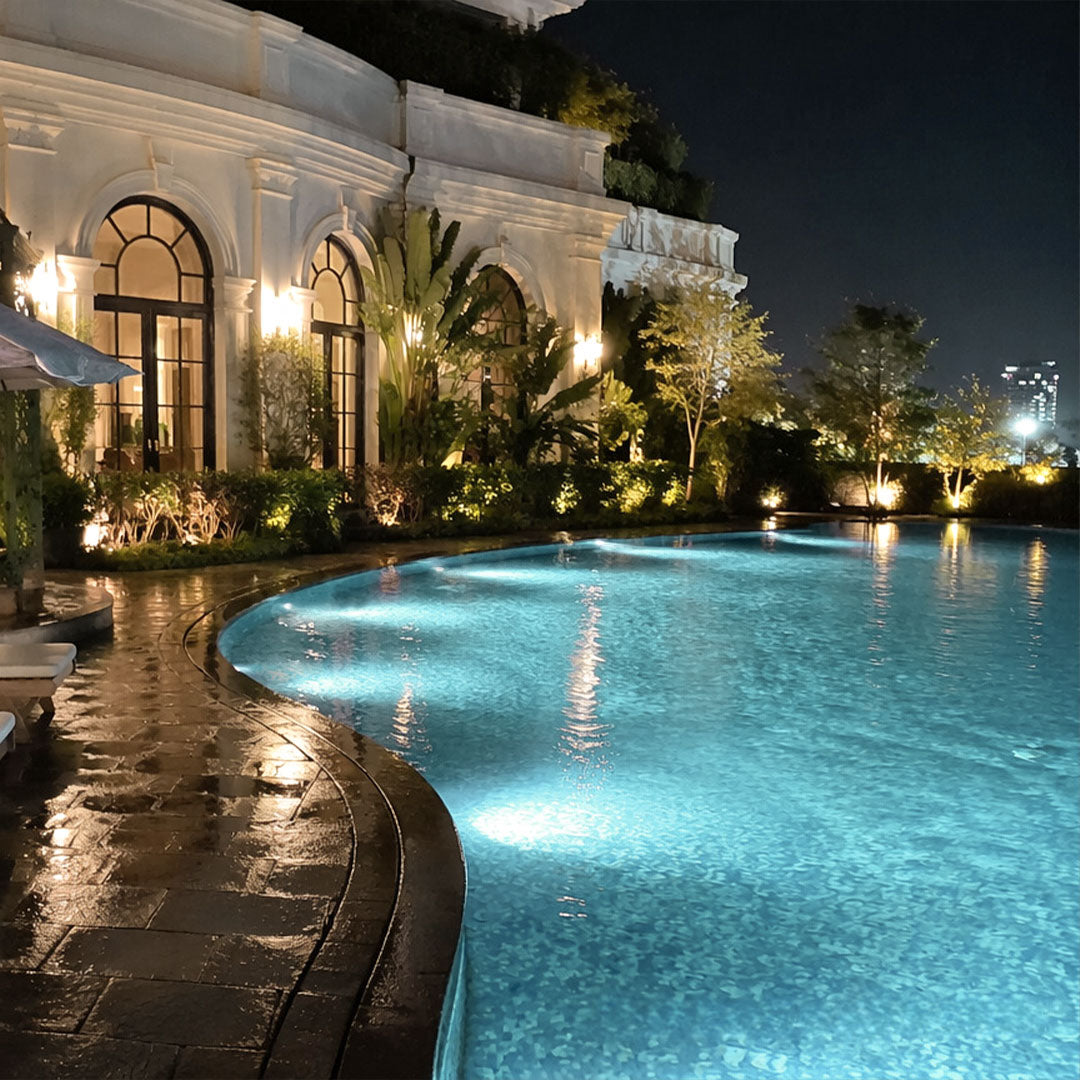 Waterproof LED underwater lights for pools
