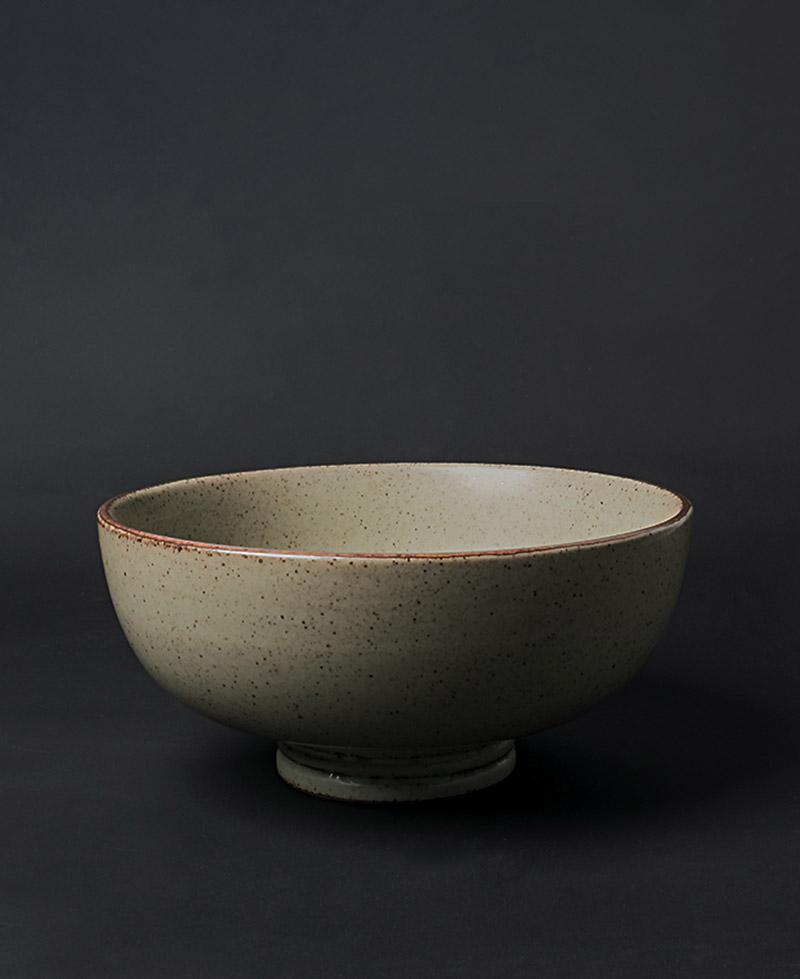 Circular Stoneware Dining Bowl With Protruding Base - dazuma