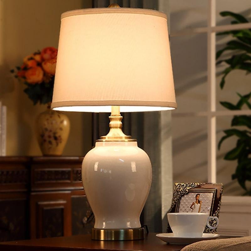 Small White Farmhouse Ceramic Table Lamp - dazuma