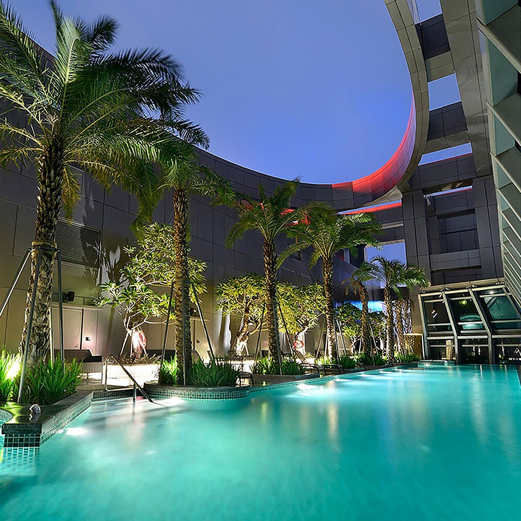 Adjustable LED Underwater Pool Light Durable Landscape Lighting for Outdoor Pools