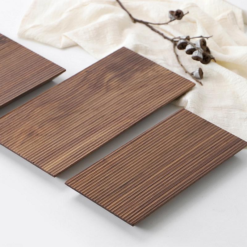 Lean Holding Wooden Board with a Ribbed Surface - dazuma