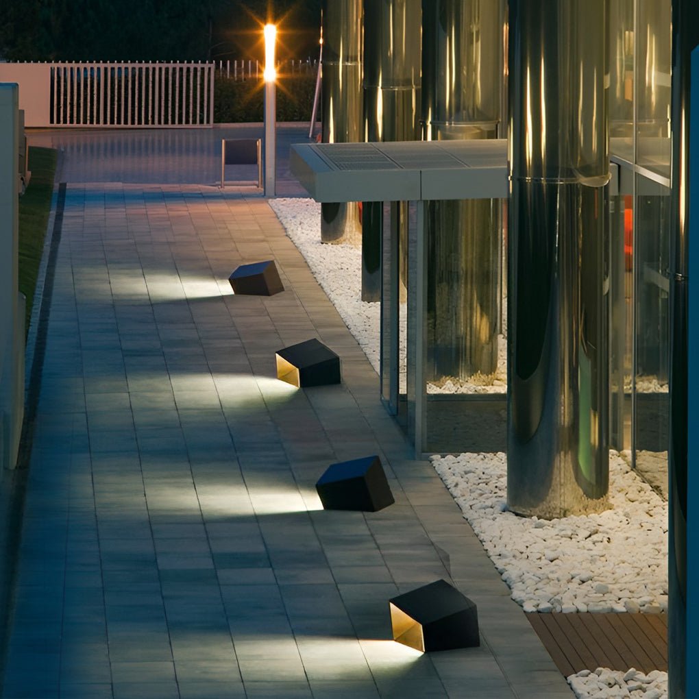 Unique Stainless Steel Artful Cube Outdoor Landscape Light Modern Geometric Illumination