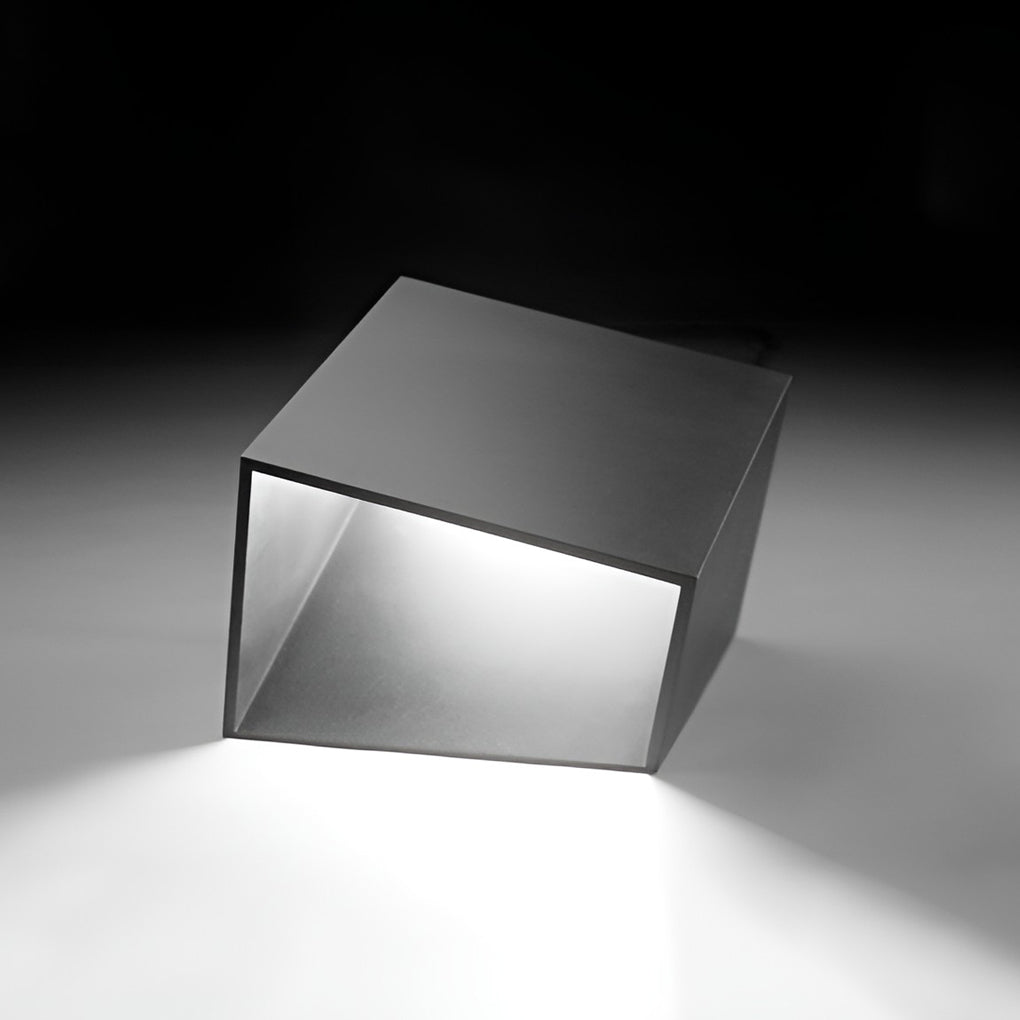 Unique Stainless Steel Artful Cube Outdoor Landscape Light Modern Geometric Illumination