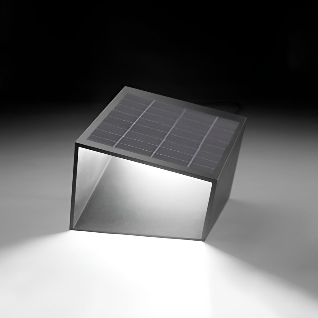 Unique Stainless Steel Artful Cube Outdoor Landscape Light Modern Geometric Illumination