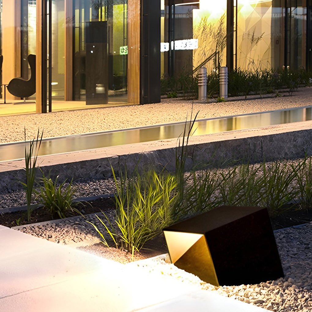 Unique Stainless Steel Artful Cube Outdoor Landscape Light Modern Geometric Illumination