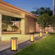 Elegant Retro Outdoor Garden Lamp with Refined Line Design