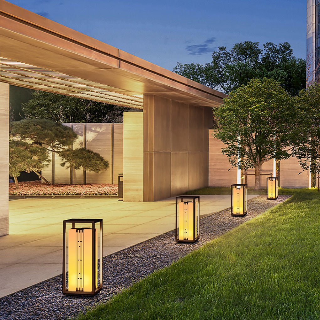 Elegant Retro Outdoor Garden Lamp with Refined Line Design