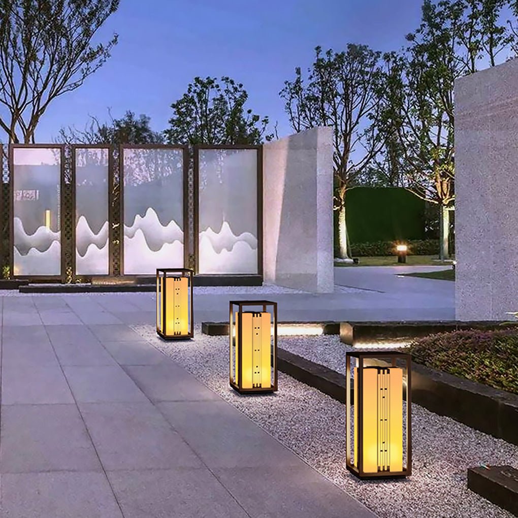Elegant Retro Outdoor Garden Lamp with Refined Line Design