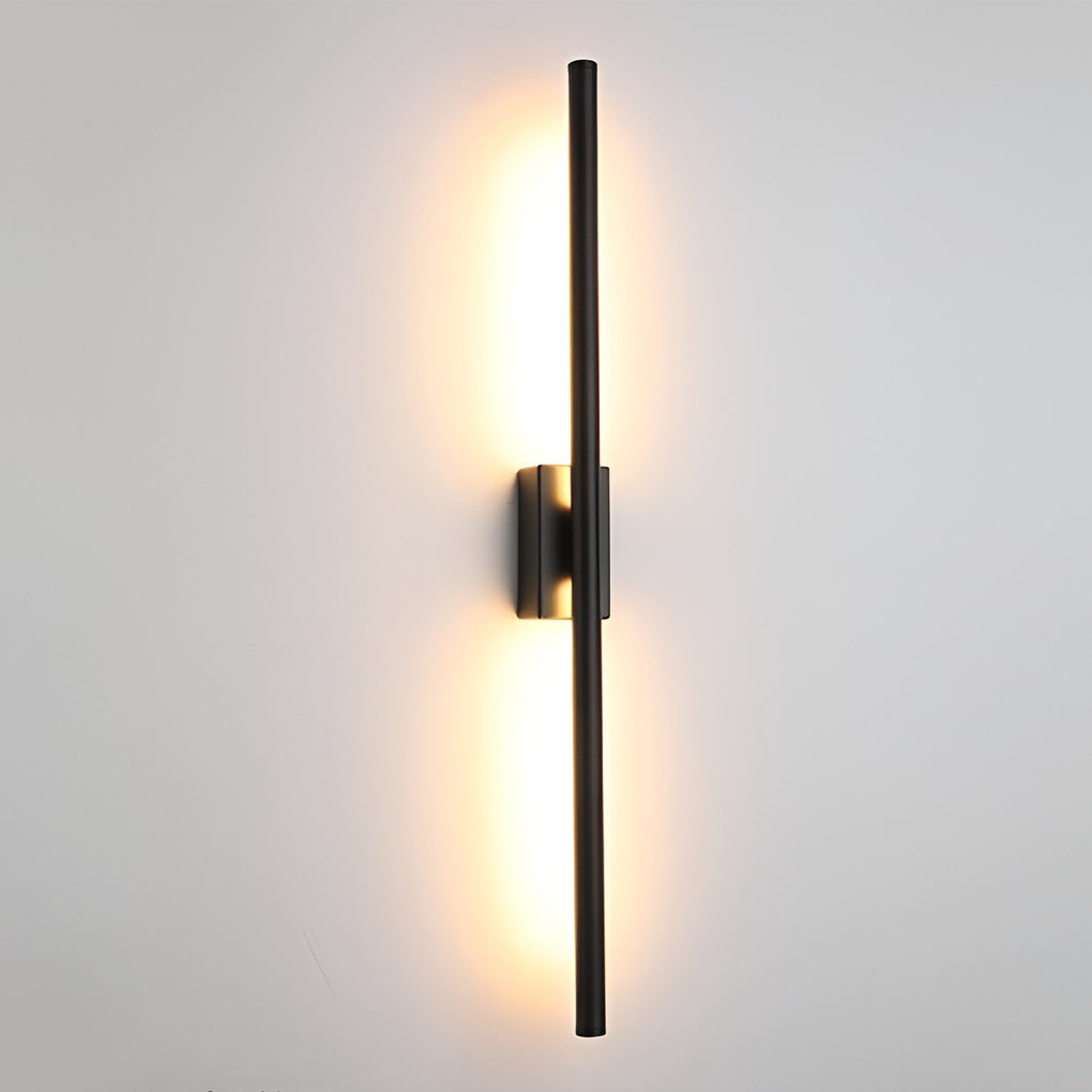 Vertical wall lights with close-up of the light source and diffusion.